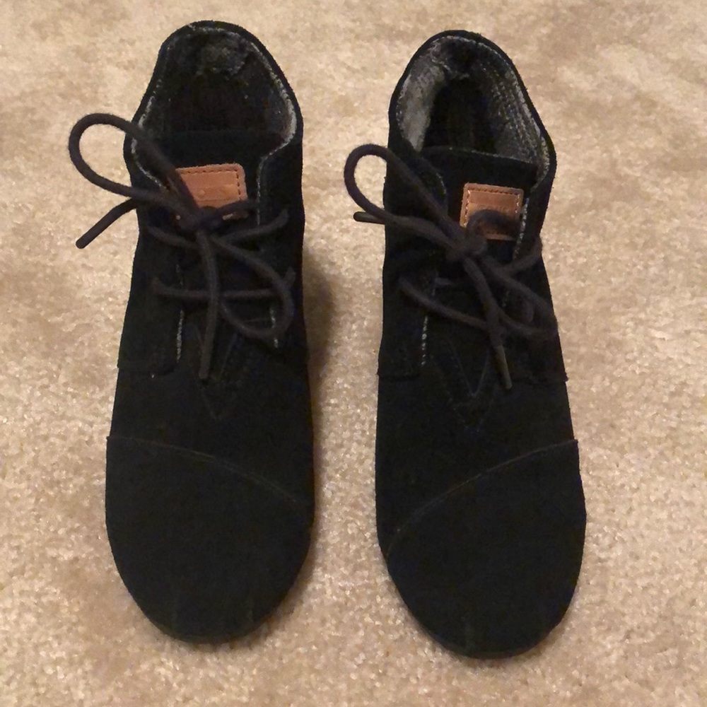 Tom’s shoes